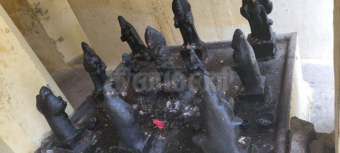 <strong> நடுவில் உஷா, பிரதியுஷாவுடன் சூரியன்</strong>