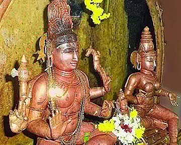 <strong>சோமாஸ்கந்தர் - அபிஷேக நேரத்தில் கருத்துவிடும் நெற்றிப்பகுதி</strong>