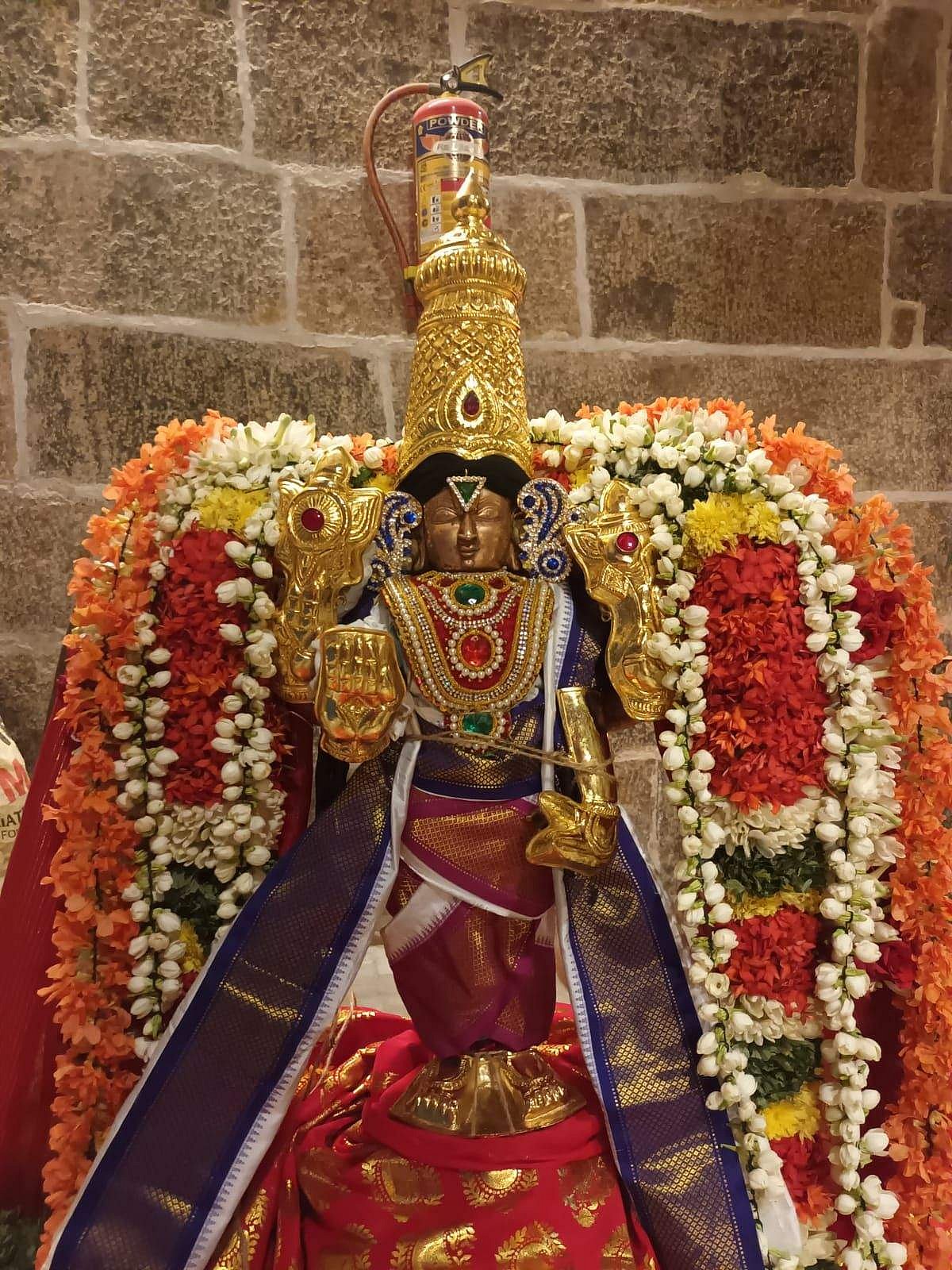 <strong>மணிக்குன்ற பெருமாள் உற்சவர்</strong>