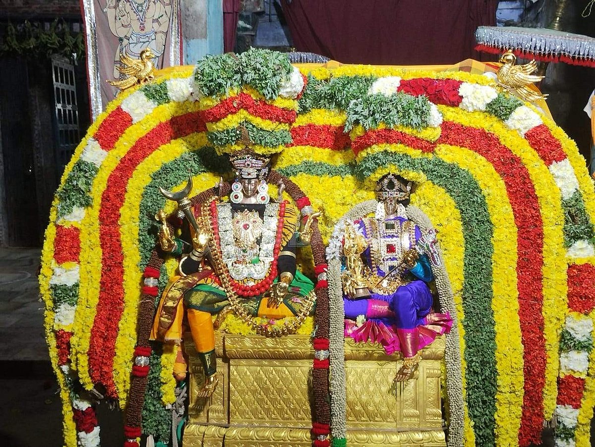 <strong>சிறப்பு அலங்காரத்தில் கற்பூரவள்ளி அம்மன்-சந்திரமௌலீசுவரர் சுவாமி</strong>