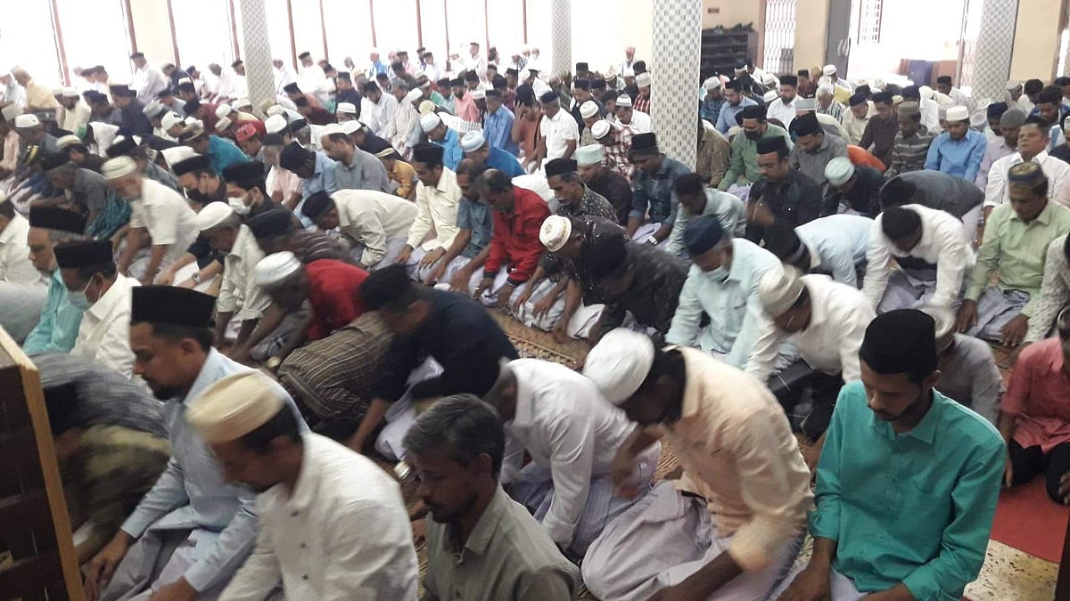 கூத்தாநல்லூர் பெரியப் பள்ளி வாயிலில் தியாகத் திருநாள் தொழுகை