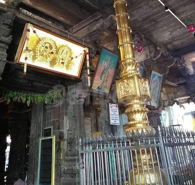 நடராஜர் கோயில் கொடிமரத்து நுழைவு வாயிலில்பொருத்தப்பட்டுள்ள தங்க முலாம் பூசப்பட்ட சிவகாமசுந்தரி சமேத நடராஜப் பெருமான் ஓவியம்