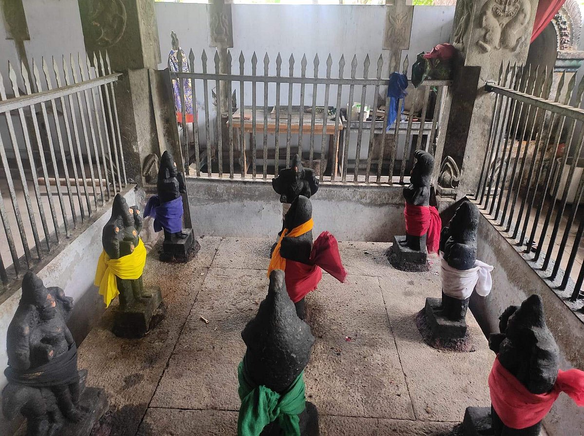 <strong>நவக்கிரக நாயகர்கள் சன்னதி</strong>