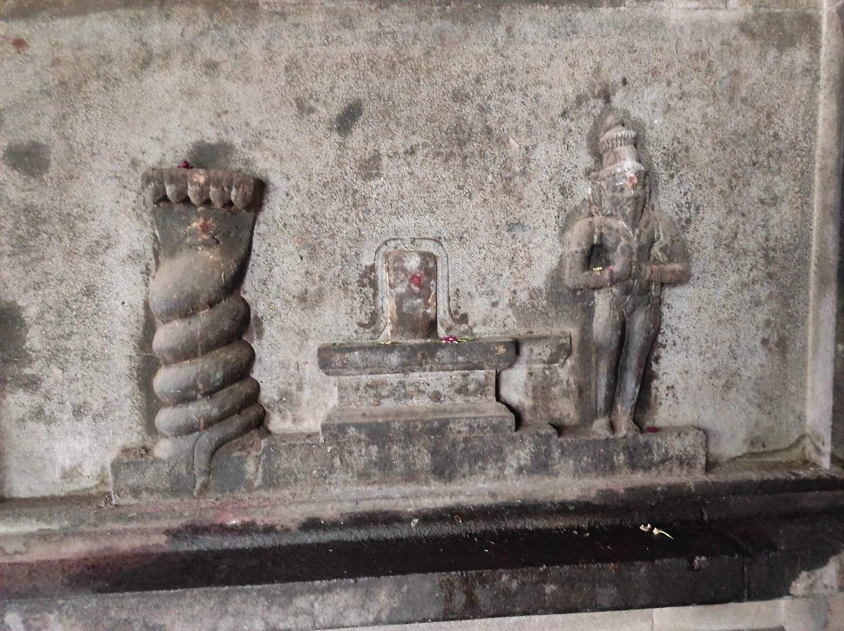 <strong> சர்ப்பபூஜை நடத்தும் வாகீச முனிவர் சிற்பம்</strong>