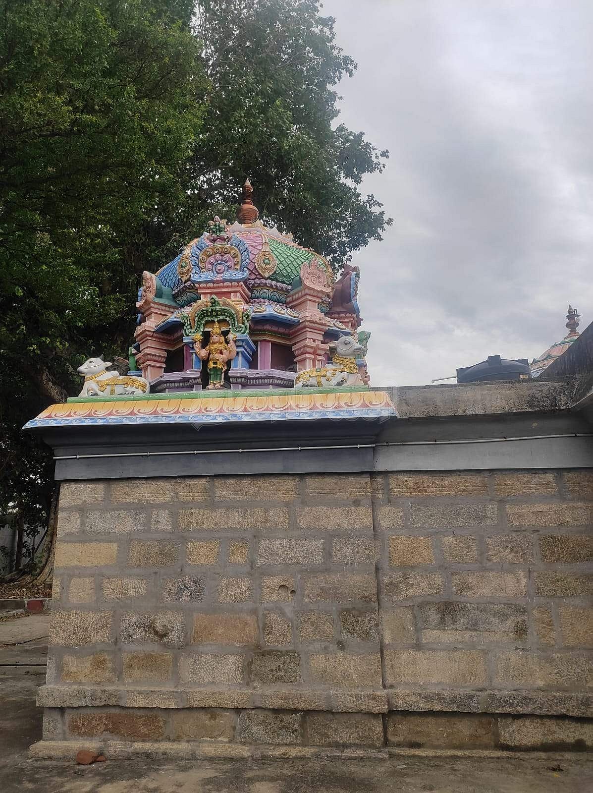 <strong>அருள்மிகு மீனாட்சியம்மன் கருவறை விமானம்</strong>