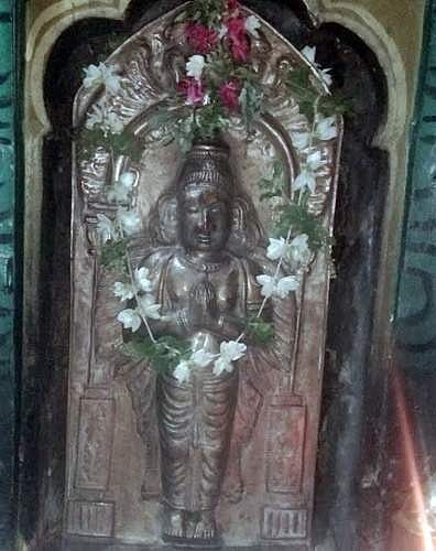 <strong>வெள்ளிக்கவச அலங்காரத்தில் கருடன்</strong>