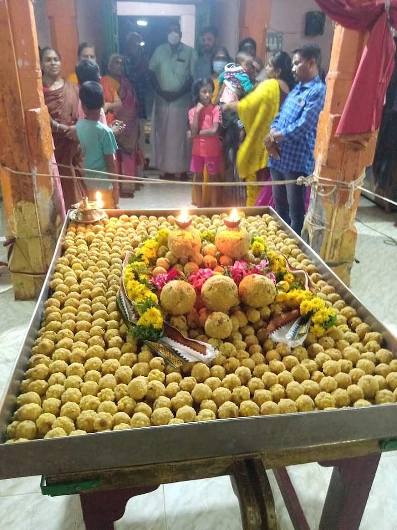 <strong>லட்டுத் திருப்பாவாடைத் திருநாள் வழிபாடு</strong>