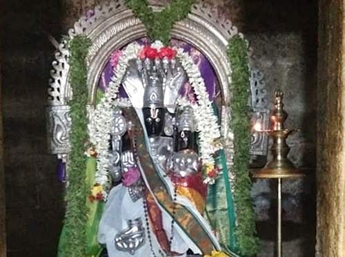 <strong>சிறப்பு அலங்காரத்தில் - லட்சுமி நாராயணப் பெருமாள்</strong>