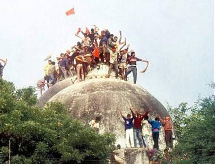 பாபர் மசூதி இடிப்பின்போது...