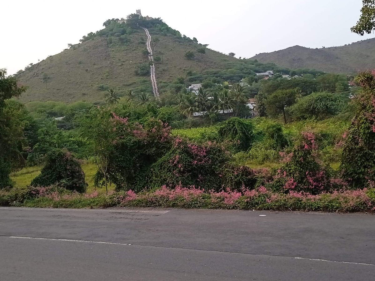 <strong>மரகதாம்பிகை அம்மன் உடனுறை மரகதாசலேசுவரர் சுவாமி திருக்கோயில்</strong>