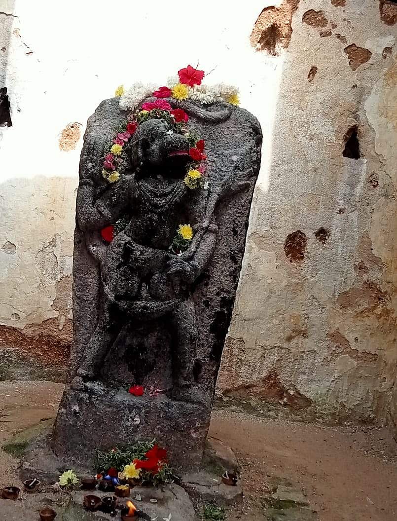 <strong>மலை மீது உள்ள ஆஞ்சநேயர் சுவாமி</strong>