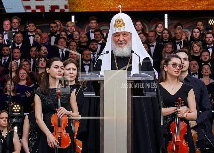 மாஸ்கோ செஞ்சதுக்க விழாவொன்றில் ரஷிய ஆர்த்தோடாக்ஸ் சர்ச் பேராயர் கிரில் (கோப்பிலிருந்து)
