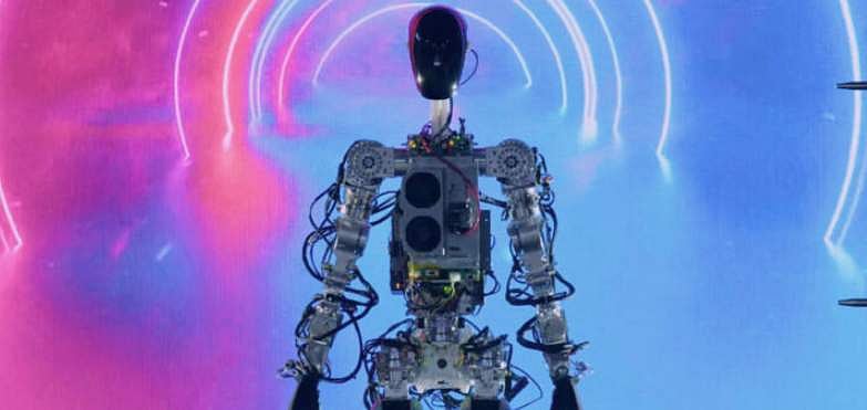 2022-ல் காட்சிப்படுத்தப்பட்ட டெஸ்லாவின் ரோபோ | X