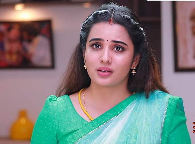 அன்பே வா தொடரில் நடிகை ஸ்ரீ கோபிகா