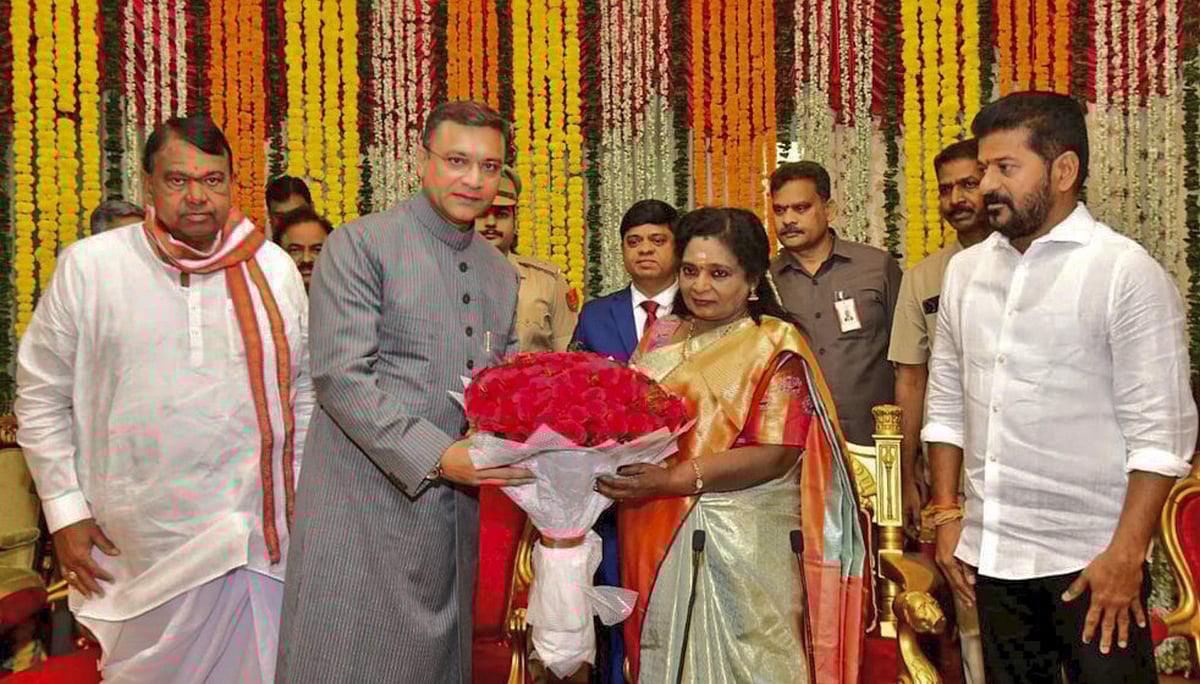 தற்காலிக அவைத் தலைவராக அக்பருதீன் ஒவைஸி பொறுப்பேற்பு