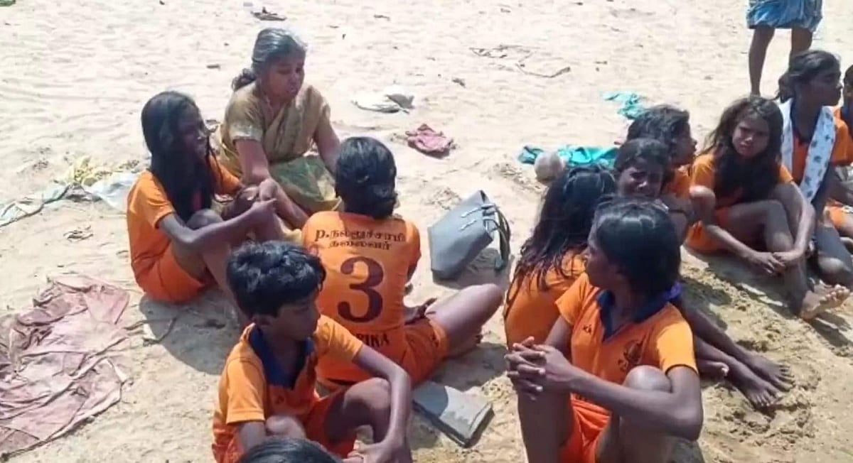 விராலிமலை ஒன்றியம் கோங்குடிபட்டி ஊராட்சி புதுப்பட்டி அரசு நடுநிலை பள்ளி மாணவிகள்.