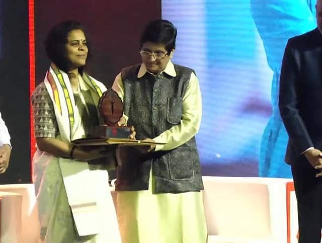 தேவி விருது பெறும் பூர்ண சந்திரிகா