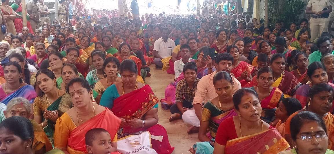 திருக்கல்யாணத்தைக் காண கோயிலுக்குள் திரண்டிருந்த பக்தர்கள்