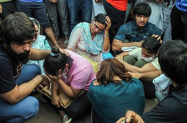 ஹரித்வார் கங்கை கரையில் கண்ணீருடன் மல்யுத்த வீரர்கள்