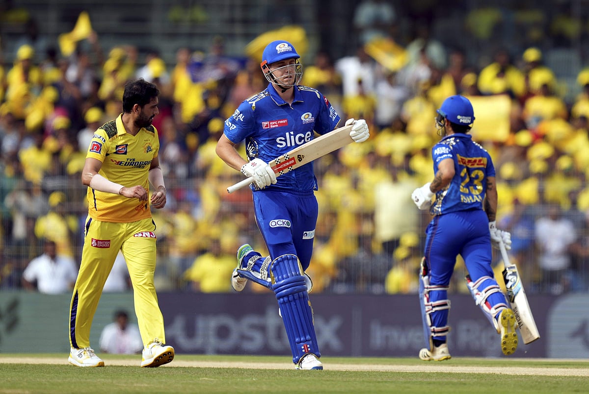 தீபக் சஹார் 2 விக்கெட்டுகள் எடுத்துள்ளார். 