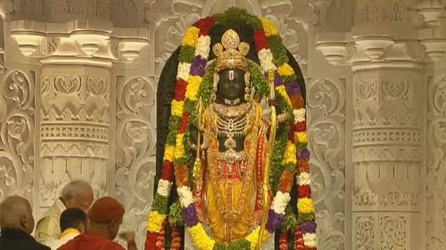 <strong>அயோத்தியில் பிரதிஷ்டை செய்யப்பட்ட மூலவர் பாலராமர்</strong>