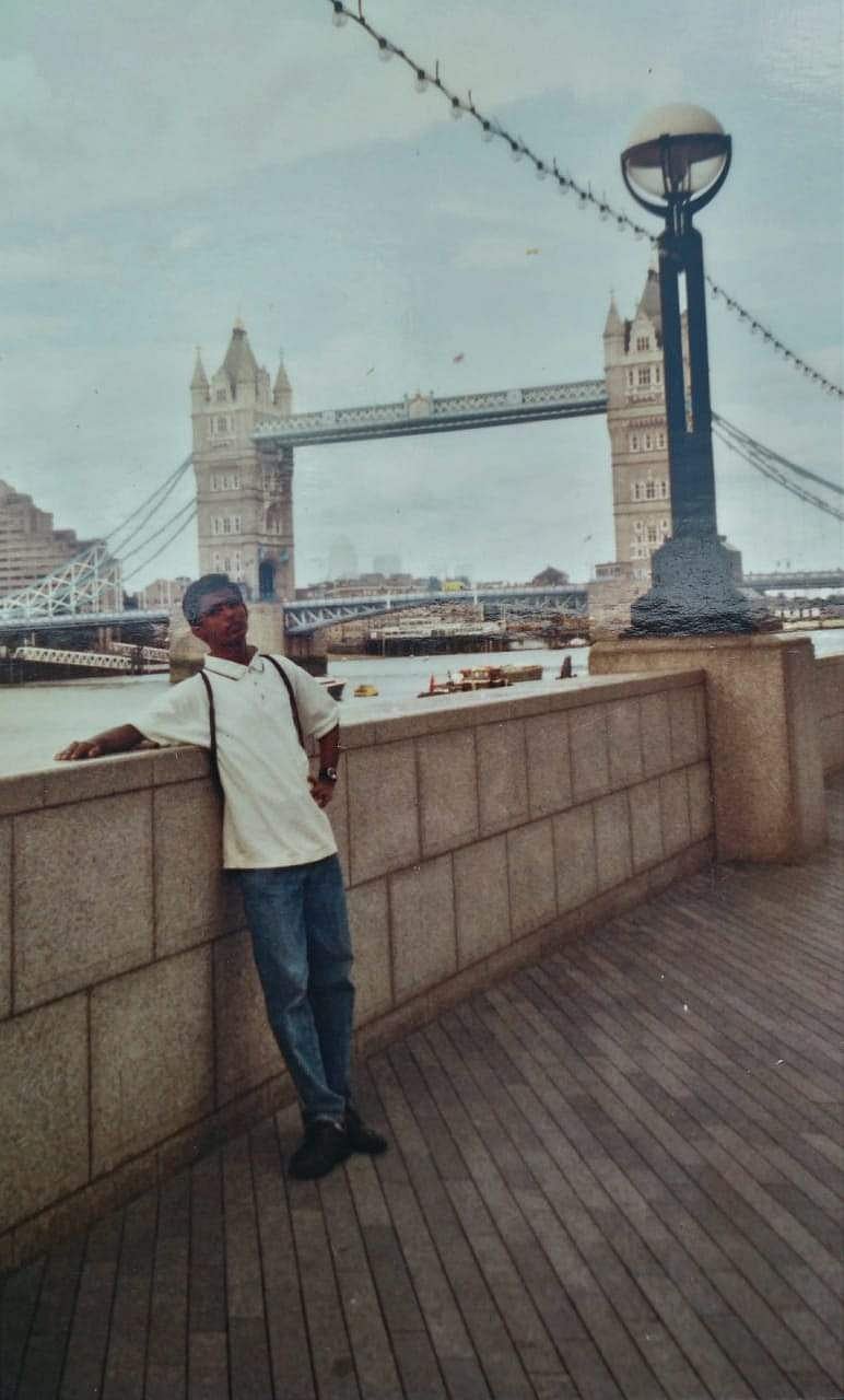 தேம்ஸ் நதிக்கரையோரம்...