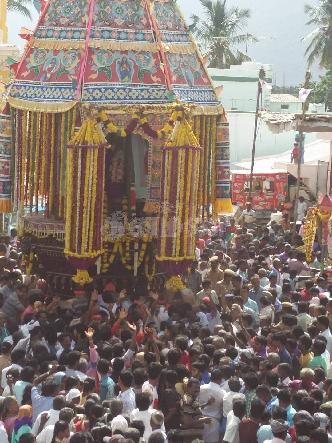 ஜூலை மாதம் தேர்த் திருவிழாவின் போது மதங்களைக் கடந்து திரண்ட மக்கள் கூட்டம்