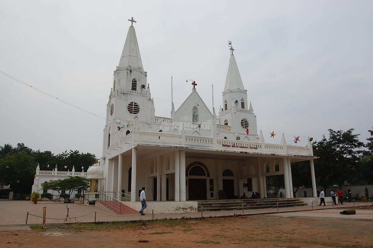 ஆலயத்தின் முகப்பு