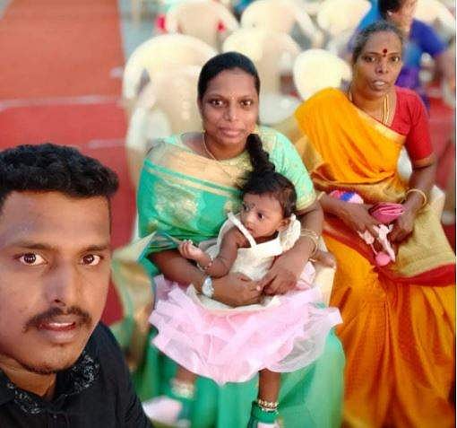 மகள் மீனா, மருமகன் மகேஷுடன் ஆனந்தி.