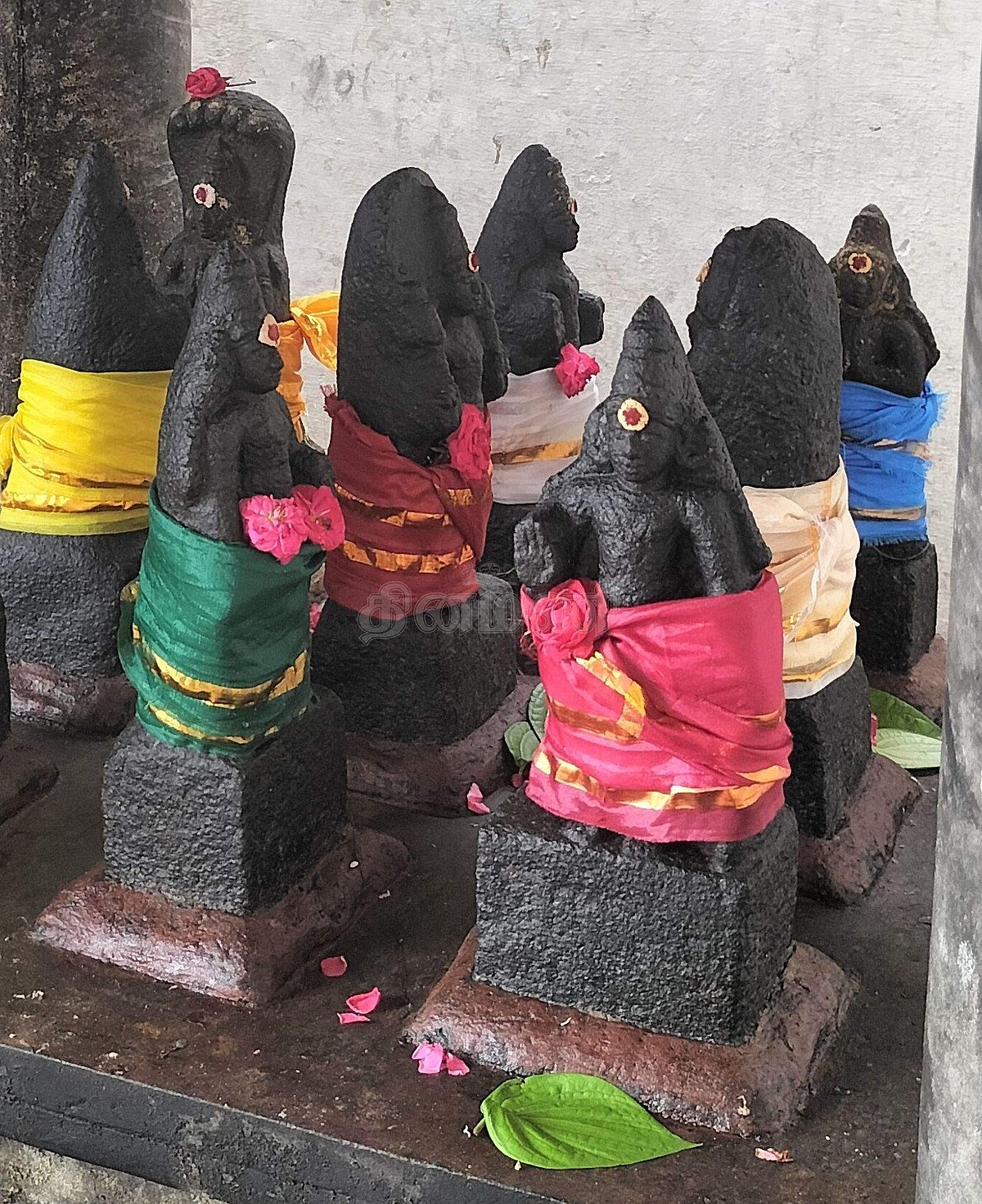 <strong>தெற்கு மூலையில் அமைந்துள்ள புதன், அங்காரகன்</strong>