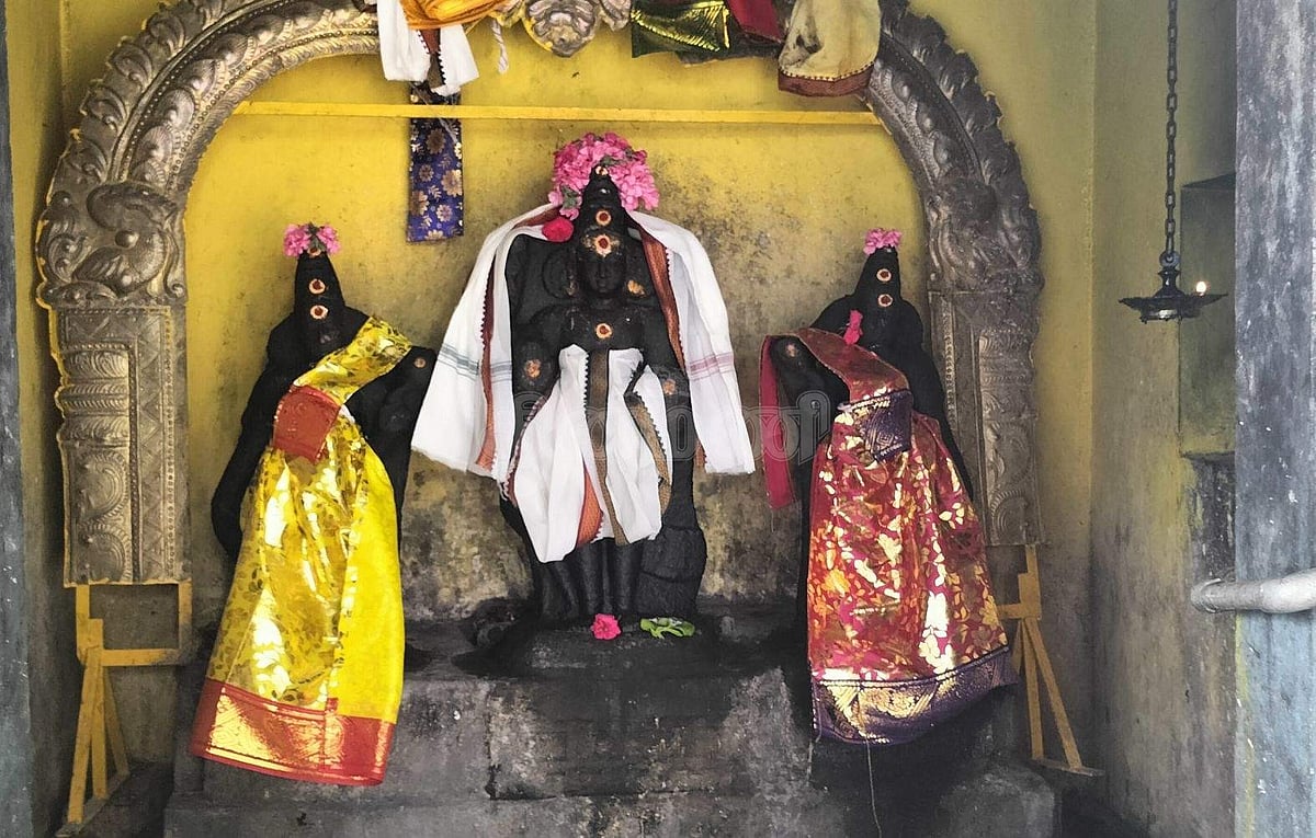 <strong>வள்ளி, தெய்வானையுடன் ஸ்ரீ சுப்பிரமணியர்</strong>