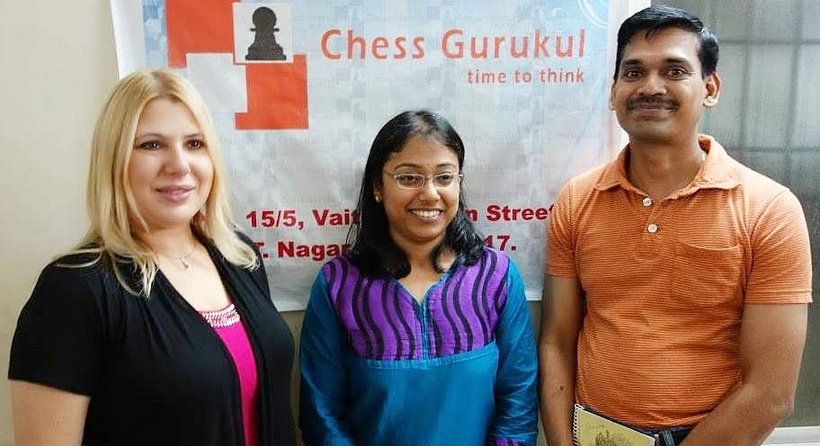 செஸ் வீராங்கனை சூசன் போல்கருடன் ஆர்த்தி, ஆர்.பி. ரமேஷ்