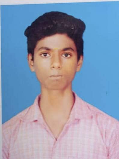 <strong>இறந்துபோன பள்ளி மாணவன் மோகன்</strong>