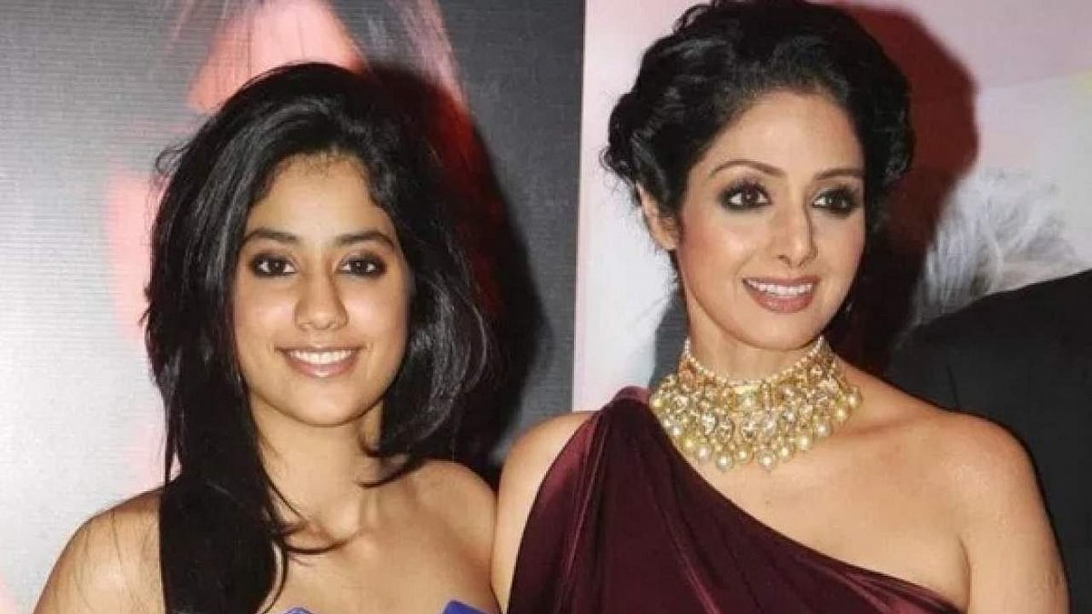 மறைந்த நடிகை ஸ்ரீதேவியுடன் மகள் ஜான்வி