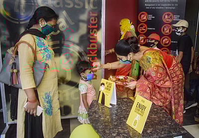 பரவும் கரோனா : லைவ் அப்டேட்ஸ்