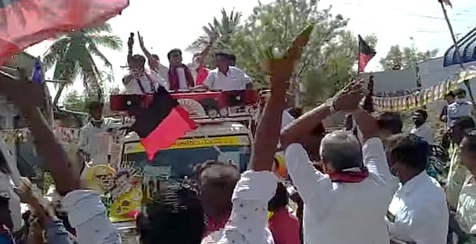 நடனமாடியபடி திமுக எம்எல்ஏ அ.நல்லதம்பி வாக்கு சேகரித்தாா்.